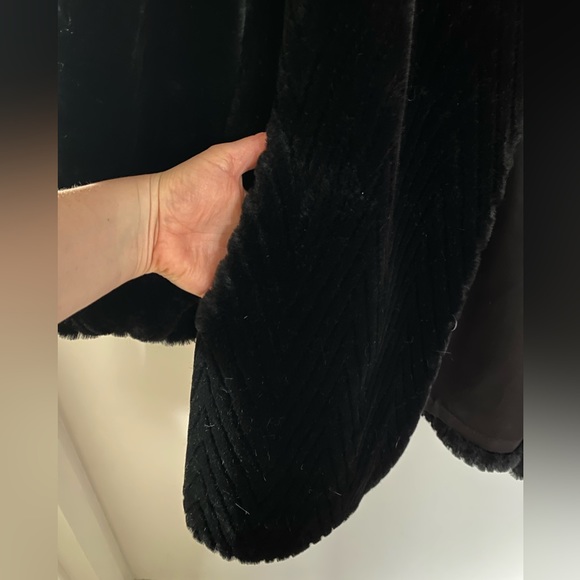 Vintage Black Faux Fur Coat - Picture 3 of 7